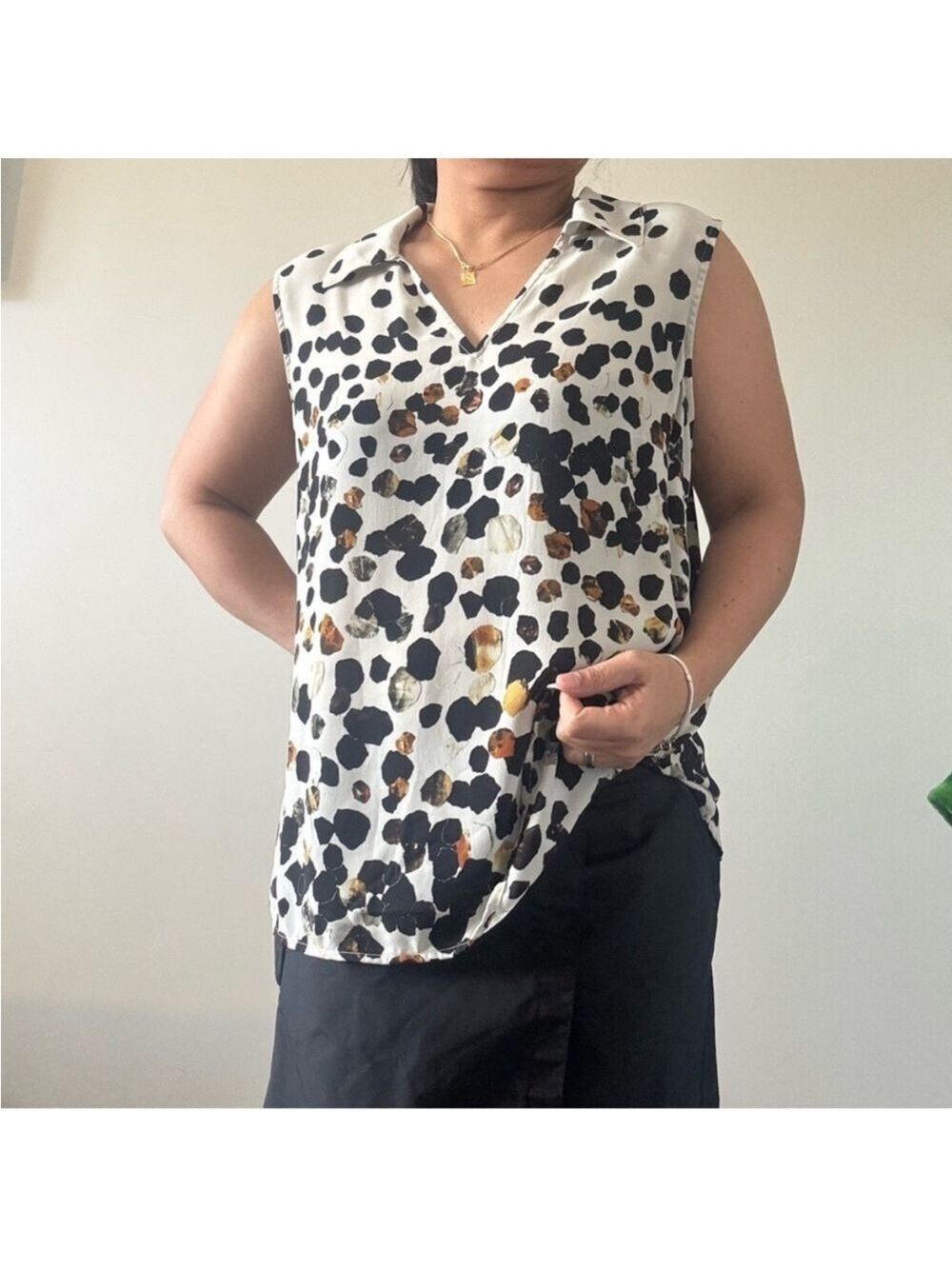 CAbi Black and Brown Sleeveless Notched Collar Blouse - Picture 2 of 7